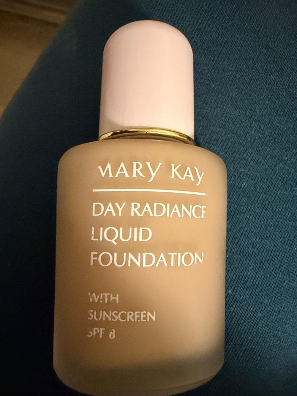 Mary Kay Day Radiance Liquid Foundation - Picture 2 of 6